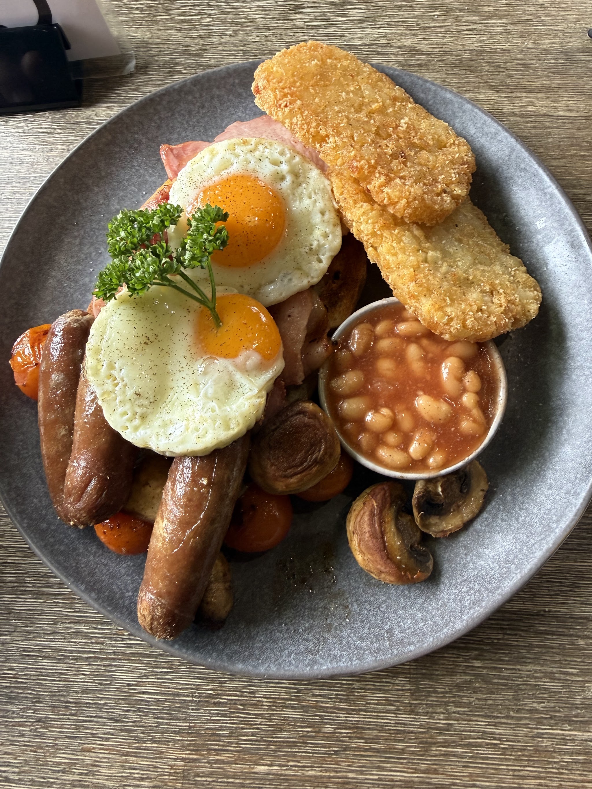 The big breakfast: bacon, sausages, fried eggs, mushrooms, grilled tomato, hash browns and baked beans